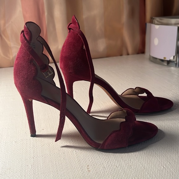 Shoes - Picture 2 of 4